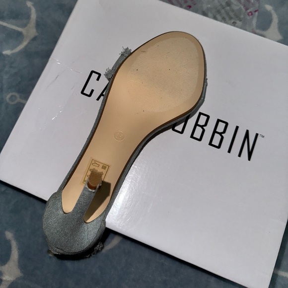 Heels - Picture 4 of 7